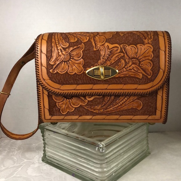 Vintage Handbags - Carmel & nut colored tooled leather vintage bag.